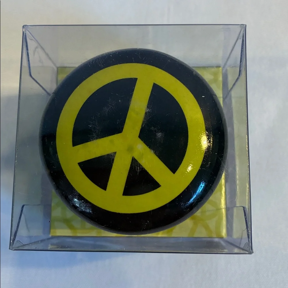 NEW RARE 2010 Epic Peace & Love black & green ceramic wine bottle stopper retro